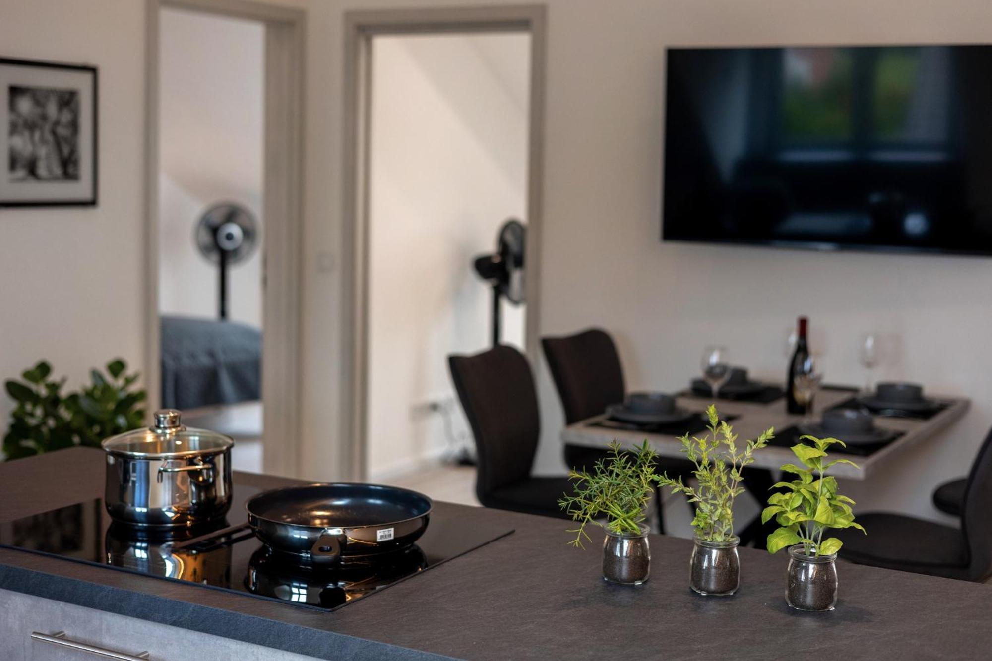 Sweethome - Poing Apartments Bagian luar foto