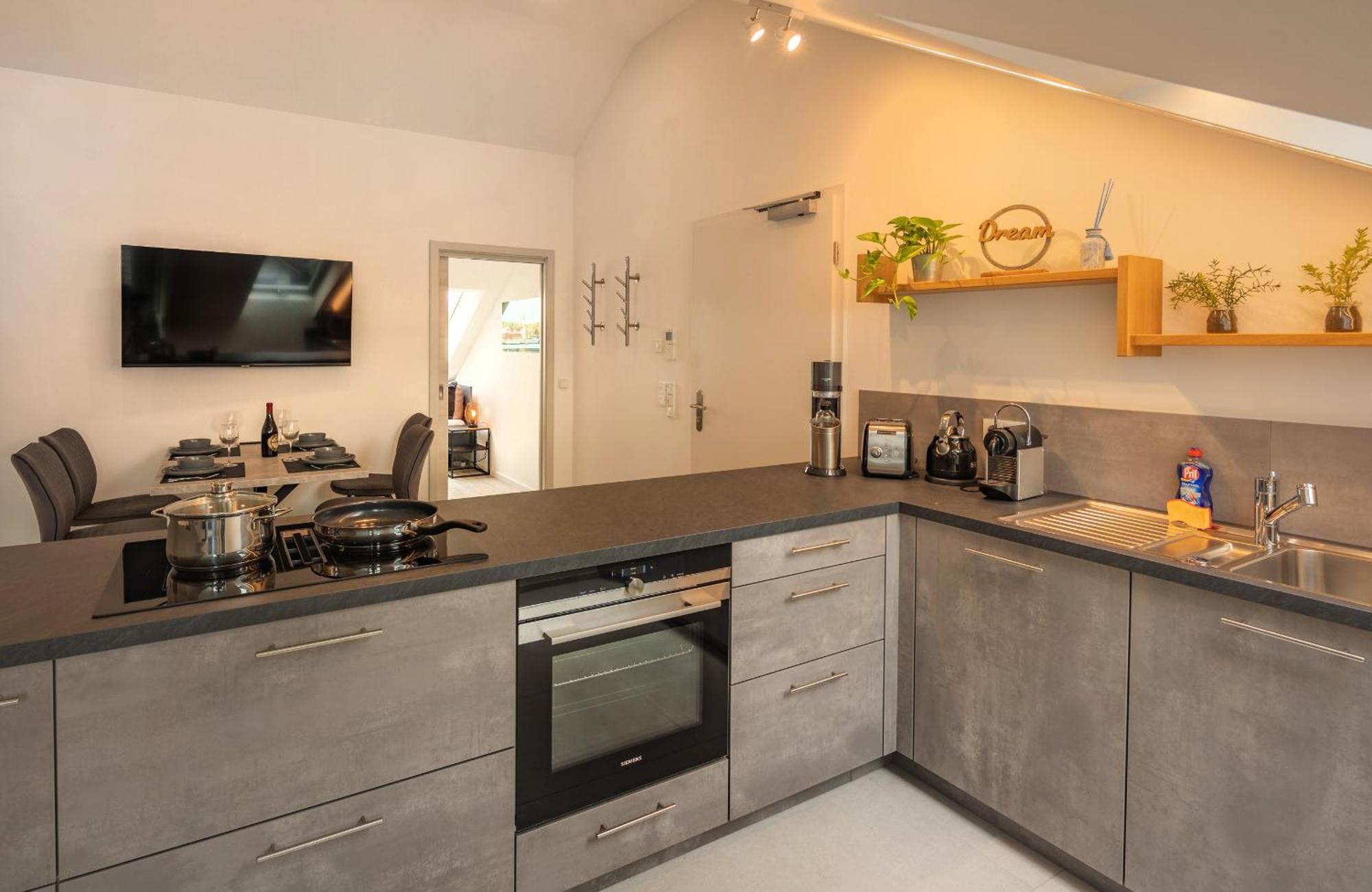 Sweethome - Poing Apartments Bagian luar foto