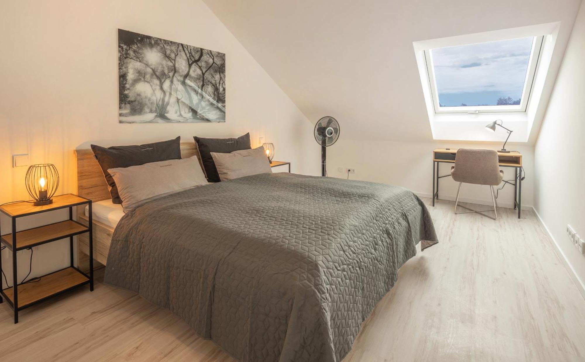 Sweethome - Poing Apartments Bagian luar foto
