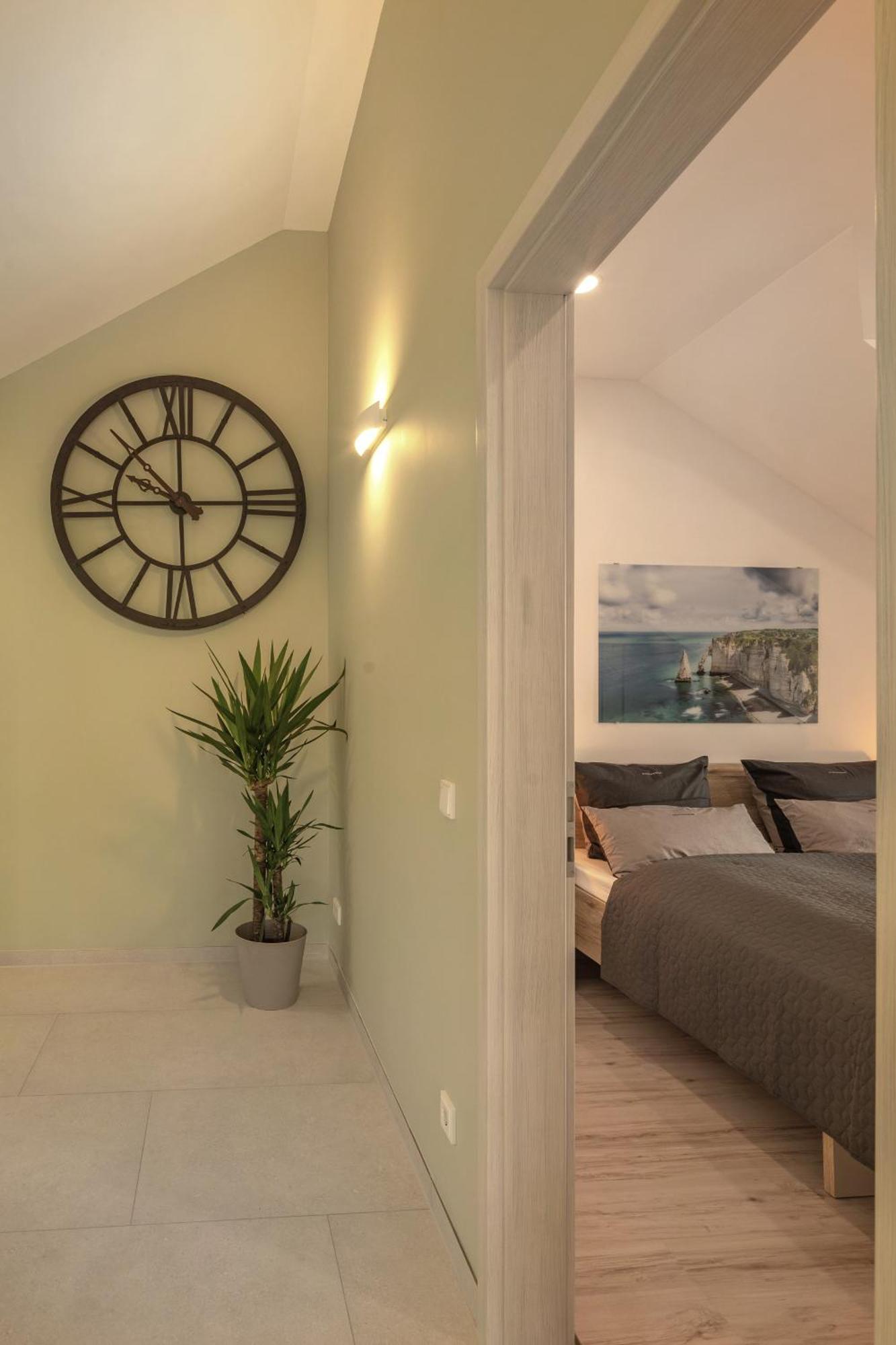 Sweethome - Poing Apartments Bagian luar foto