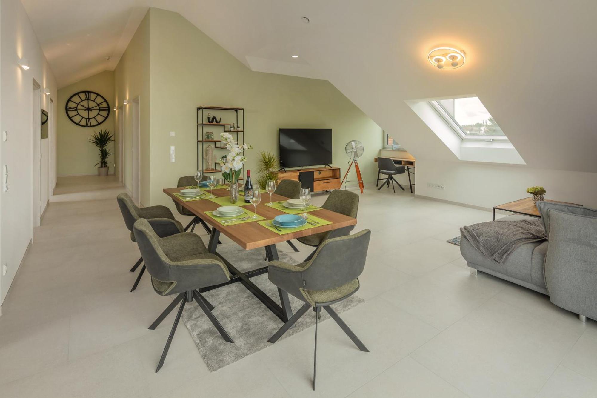 Sweethome - Poing Apartments Bagian luar foto
