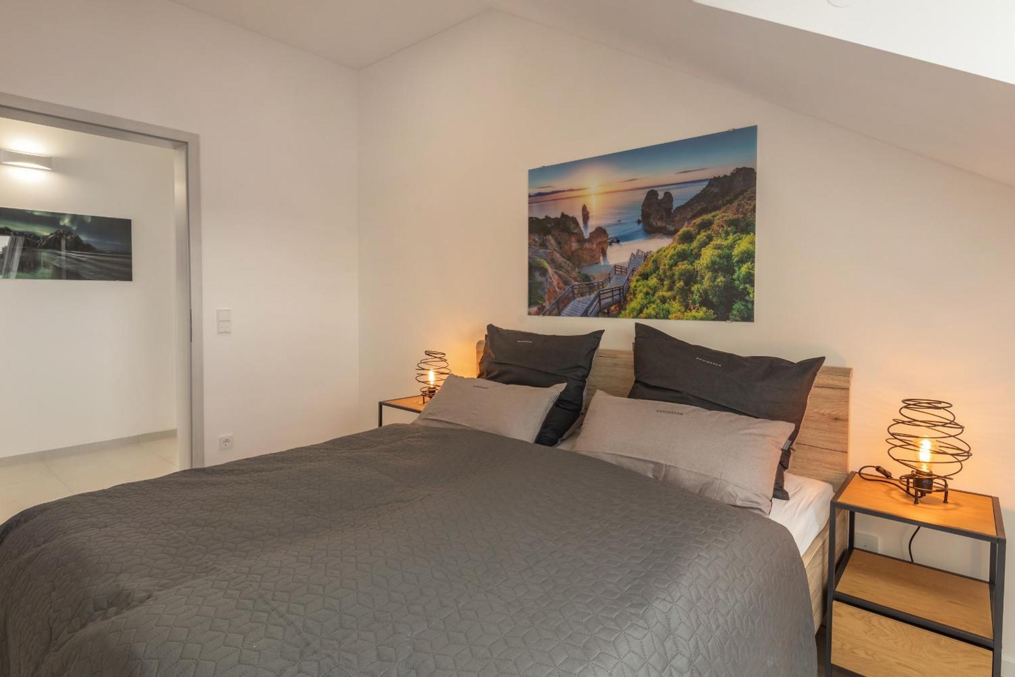 Sweethome - Poing Apartments Bagian luar foto