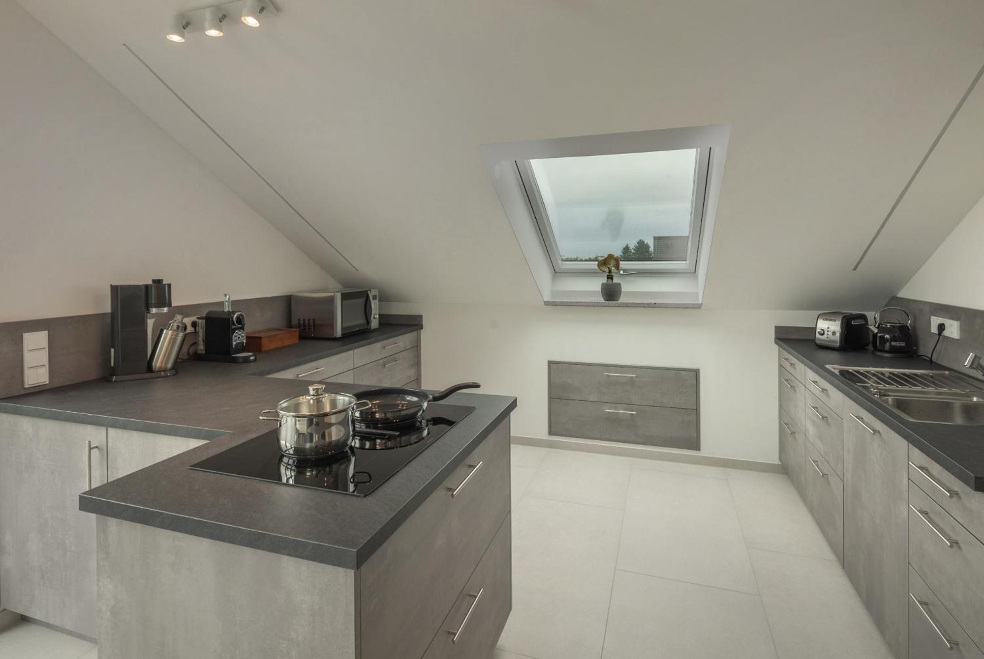Sweethome - Poing Apartments Bagian luar foto
