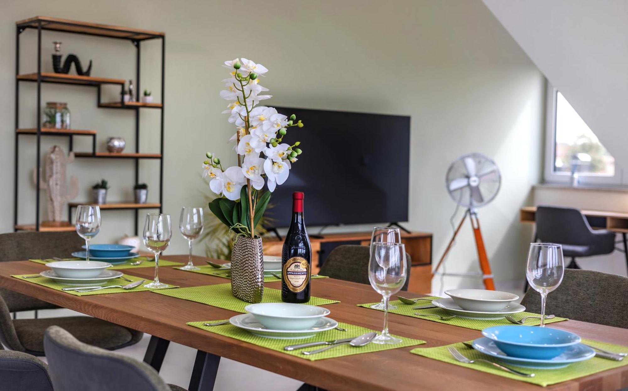 Sweethome - Poing Apartments Bagian luar foto