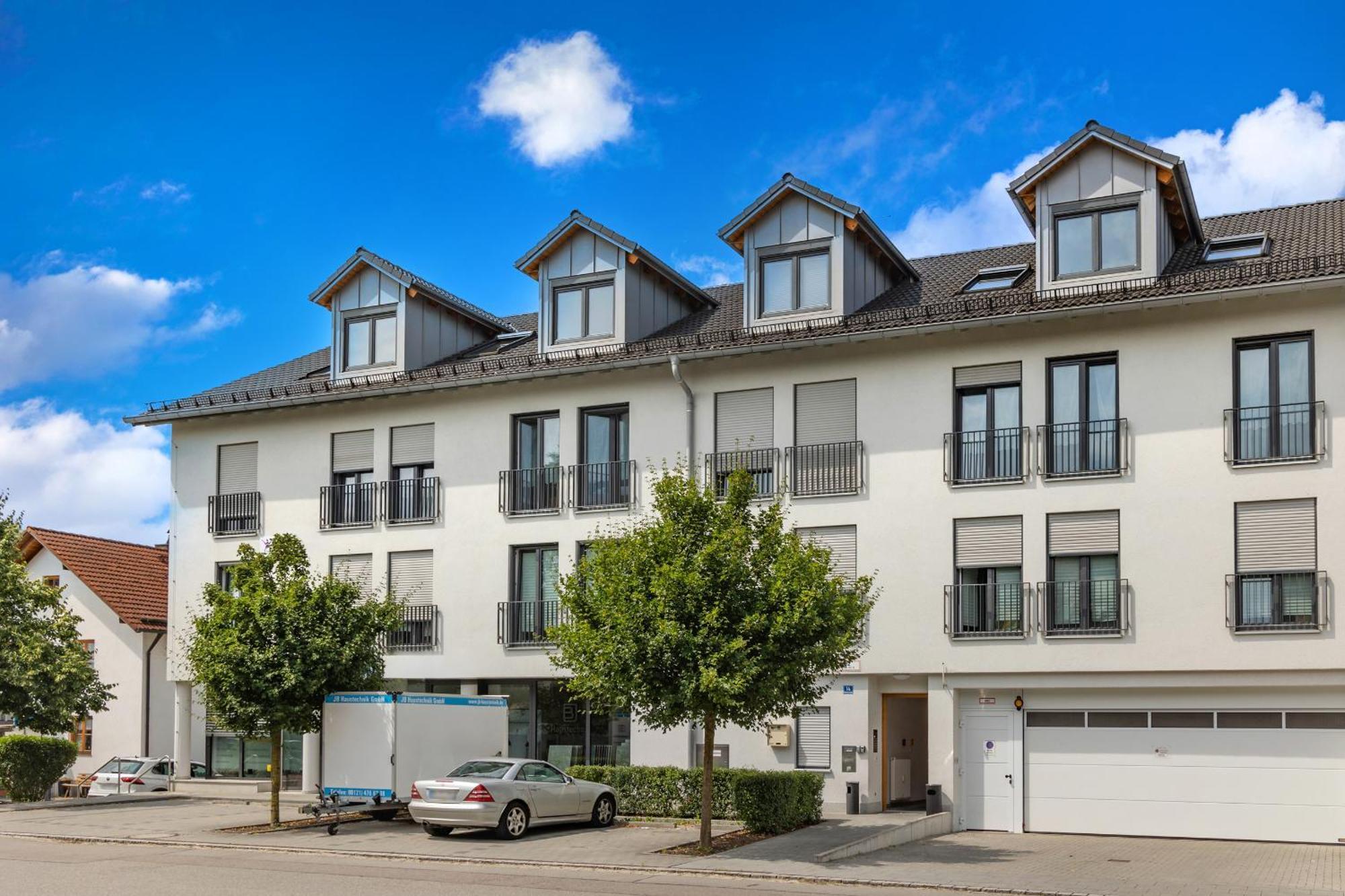 Sweethome - Poing Apartments Bagian luar foto